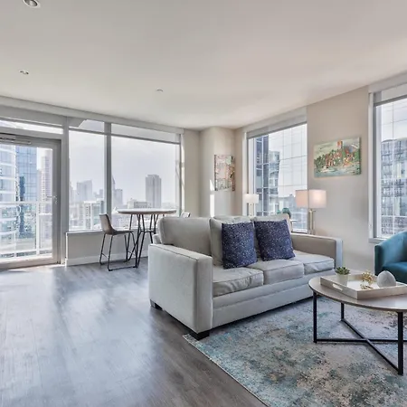 Apartment Luxury With Balcony In Seaport
