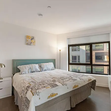 Spacious 2bed 2bath, King Bed, Steps Fenway Park