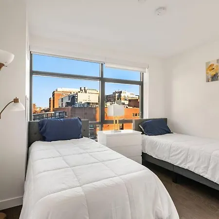 Spacious 2bed 2bath, King Bed, Steps Fenway Park Apartment