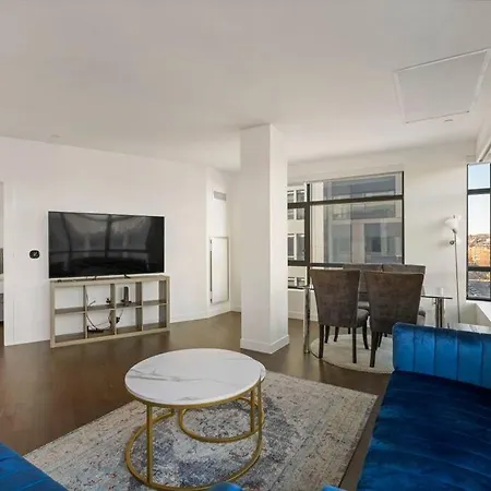 Spacious 2bed 2bath, King Bed, Steps Fenway Park