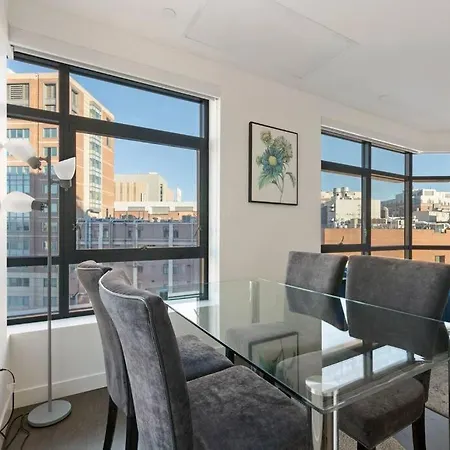 Spacious 2bed 2bath, King Bed, Steps Fenway Park Apartment