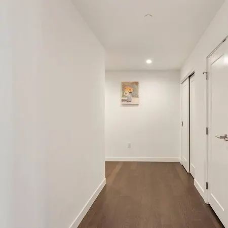 Spacious 2bed 2bath, King Bed, Steps Fenway Park Boston