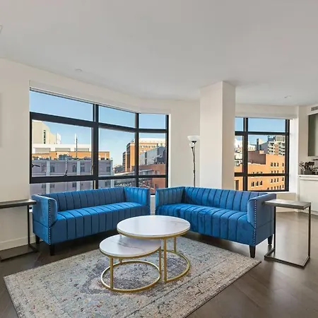 Spacious 2bed 2bath, King Bed, Steps Fenway Park