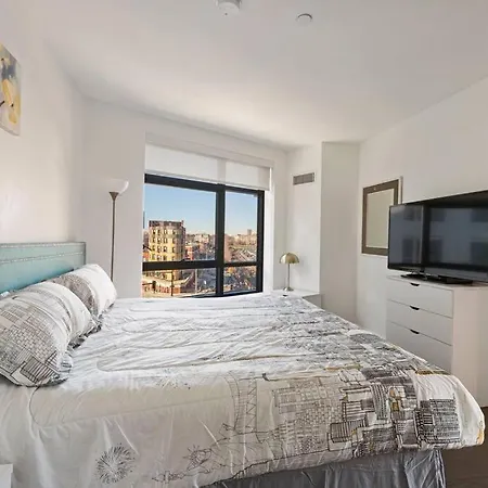 Spacious 2bed 2bath, King Bed, Steps Fenway Park