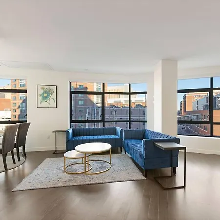 Apartment Spacious 2bed 2bath, King Bed, Steps Fenway Park *