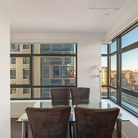 Spacious 2bed 2bath, King Bed, Steps Fenway Park