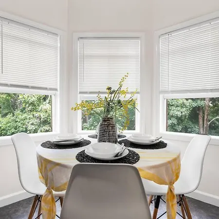 Cozy 2bd Near Fenway Walk To Train & Free Parking