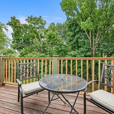 Cozy 2bd Near Fenway Walk To Train & Free Parking Apartment