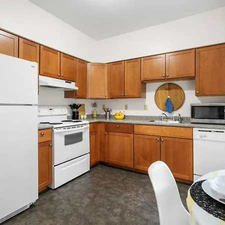 Apartment Cozy 2bd Near Fenway Walk To Train & Free Parking *