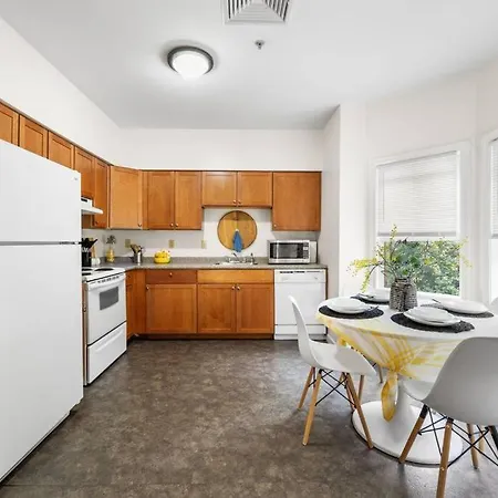 Cozy 2bd Near Fenway Walk To Train & Free Parking Apartment Boston