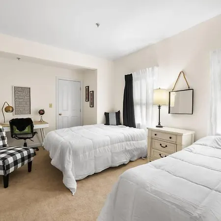Apartment Cozy 2bd Near Fenway Walk To Train & Free Parking *