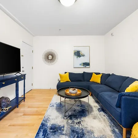 Cozy 2bd Near Fenway Walk To Train & Free Parking *