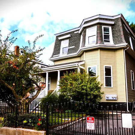 Apartment 2 Bedroom In Jamaica Plain With Parking *