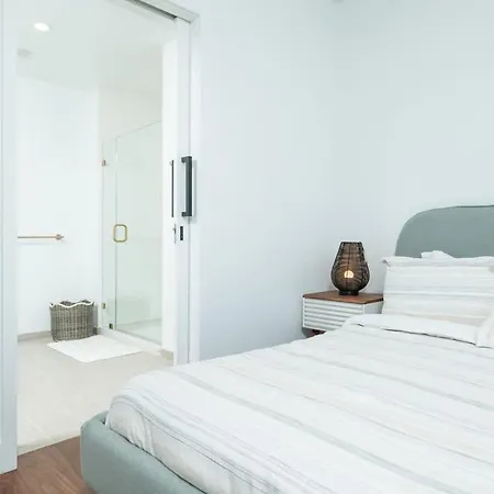 Back-bay 2br Penthouse W Roof And Gym *