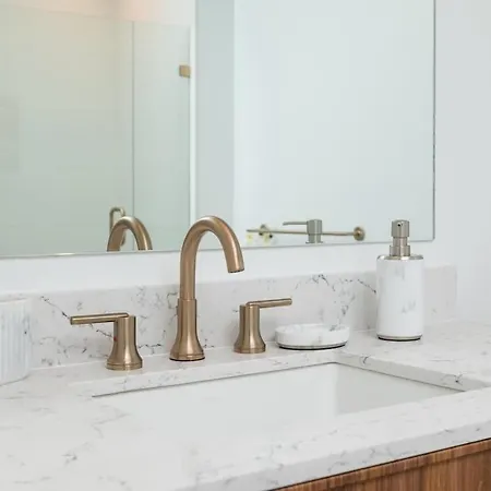 Apartment Back-bay Penthouse Downtown & Parking & Gym *