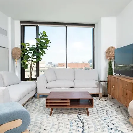 Back-bay Upscale Penthouse W Roof-top *