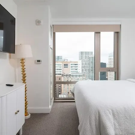 Upscale Penthouse W Gym & Parking Near Mgh & Tufts Boston