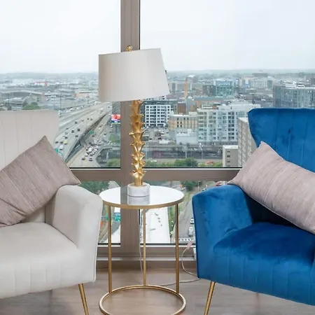 Upscale Penthouse W Gym & Parking Near Mgh & Tufts