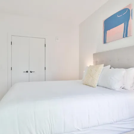 Luxury Downtown Seaport *