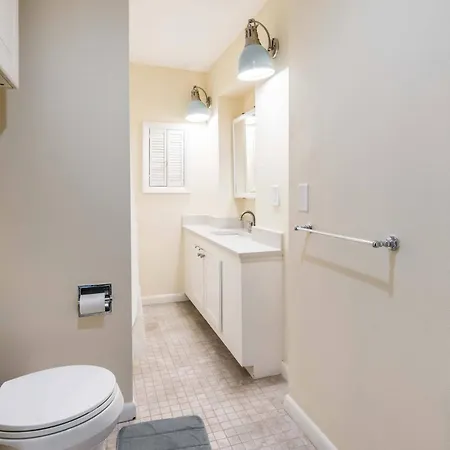 Functional 970 Apartment