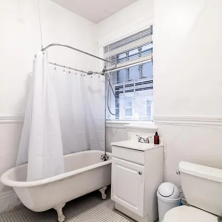 Apartment Modest 1337