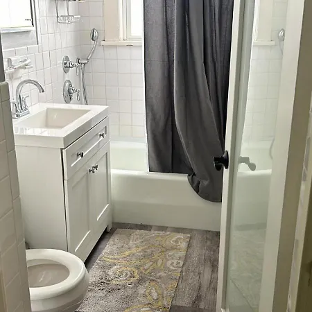 Near Downtown - Andrew Station Area Homestay *