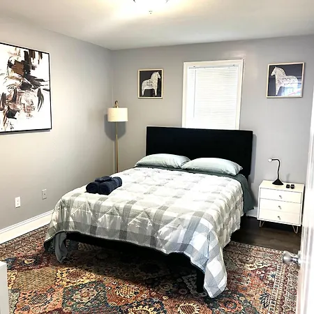 Cozy And Comfortable Away From Apartment
