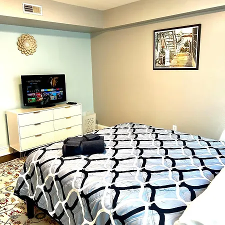 Cozy And Comfortable Away From Apartment Boston