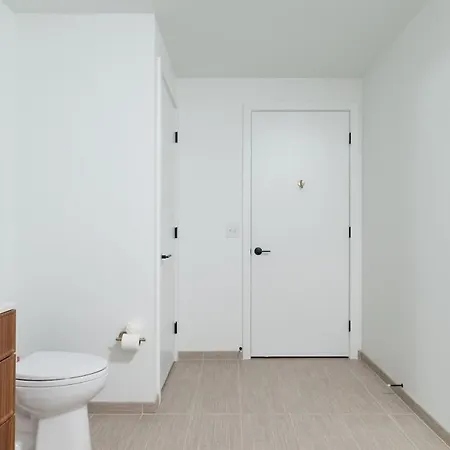 Back-bay 2br W Roof Gym Parking *
