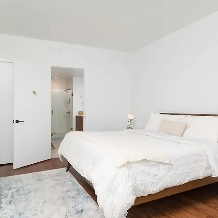 Back-bay 2br W Roof Gym Parking Apartment