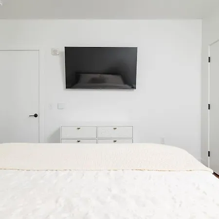 Back-bay 2br W Roof Gym Parking *