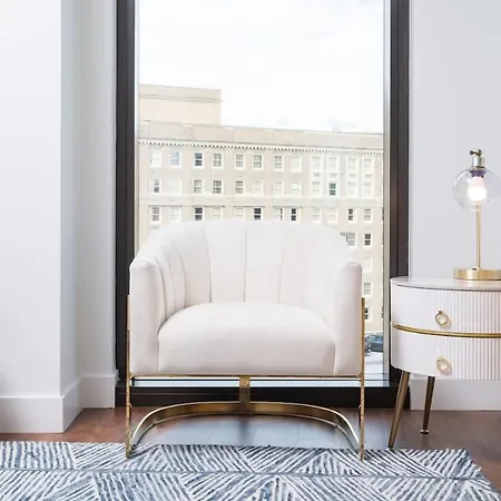 Back-bay 2br W Roof Gym Parking Apartment