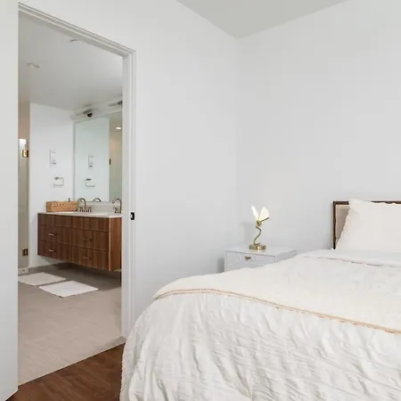 Back-bay 2br W Roof Gym Parking *