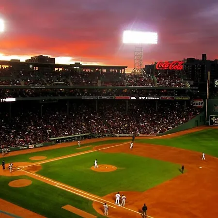 Chic 2br 2ba Retreat In The Heart Of Fenway Park