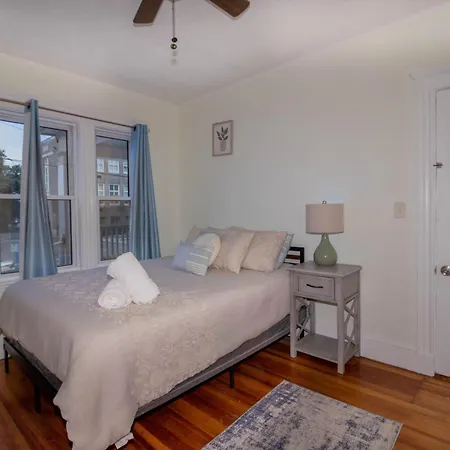 Apartment Queen Stands For Regina Boston