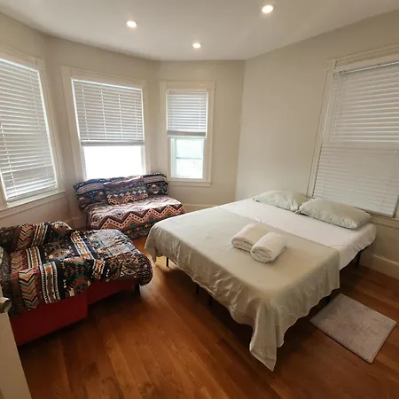 Charming 2-bedroom Minutes From From Airport, Downtown Boston, Wifi, Laundry *