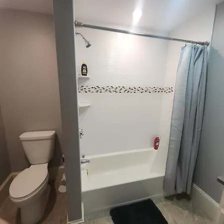 Charming 2-bedroom Minutes From From Airport, Downtown Boston, Wifi, Laundry * Boston