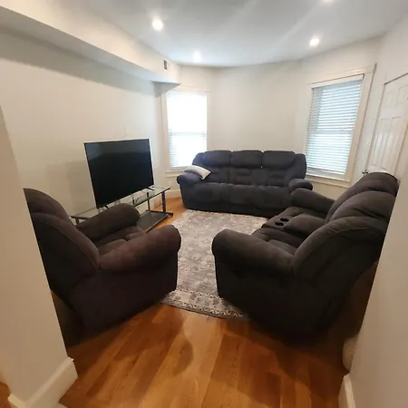 Charming 2-bedroom Minutes From From Airport, Downtown Boston, Wifi, Laundry *