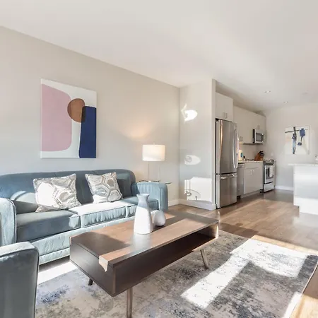 Luxury Downtown Seaport Apartment *