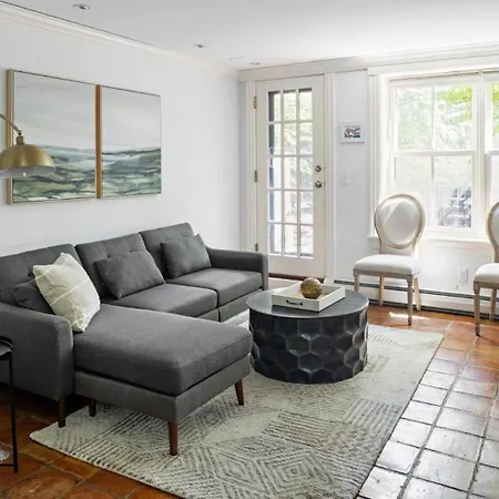 Enjoy Private Patio On Montgomery Park