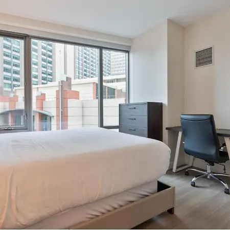 Spacious In Back Bay Apartment *