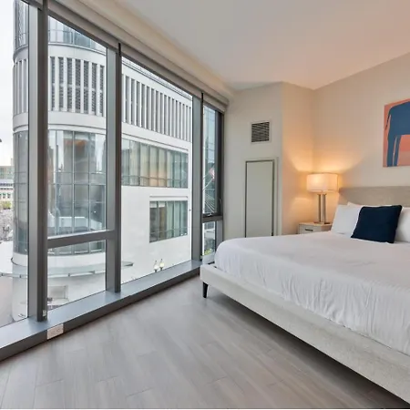 Spacious In Back Bay