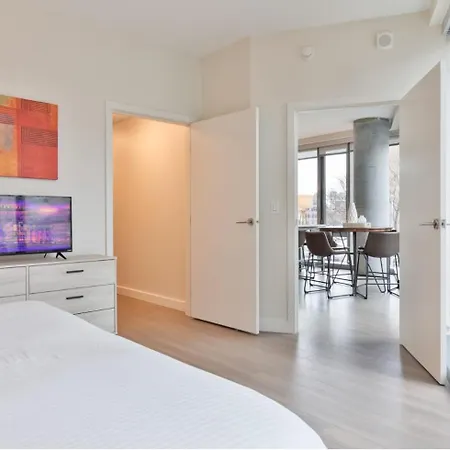 Spacious In Back Bay Apartment