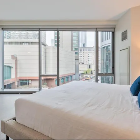 Spacious In Back Bay