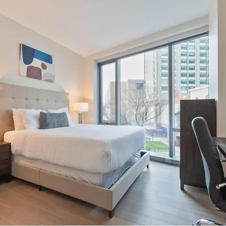 Spacious In Back Bay *