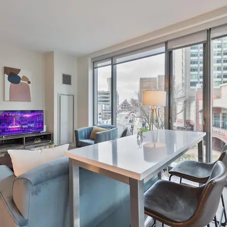 Spacious In Back Bay Boston