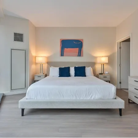Spacious In Back Bay *