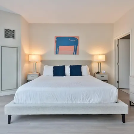 Spacious In Back Bay