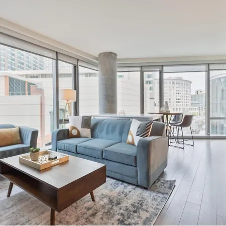 Spacious In Back Bay Boston