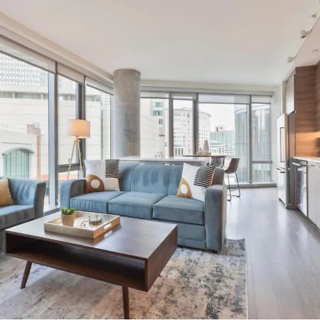 Spacious In Back Bay